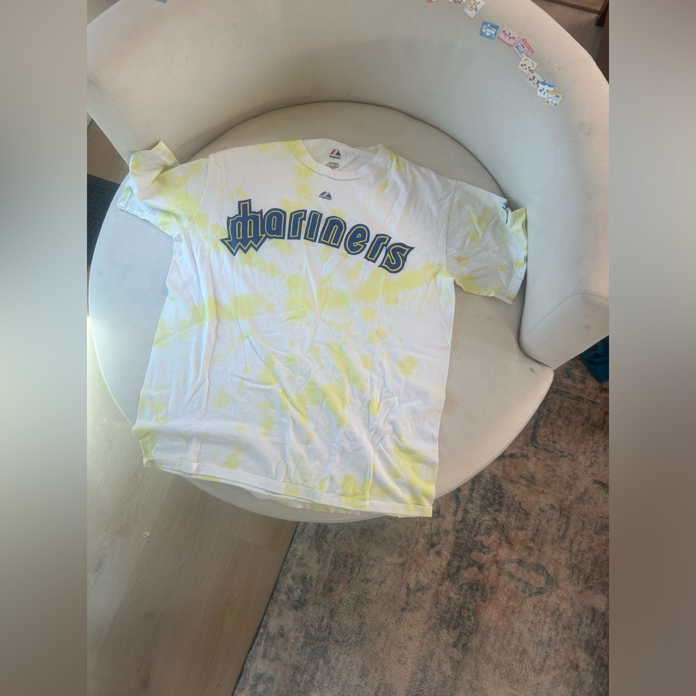Medium mariners shirt